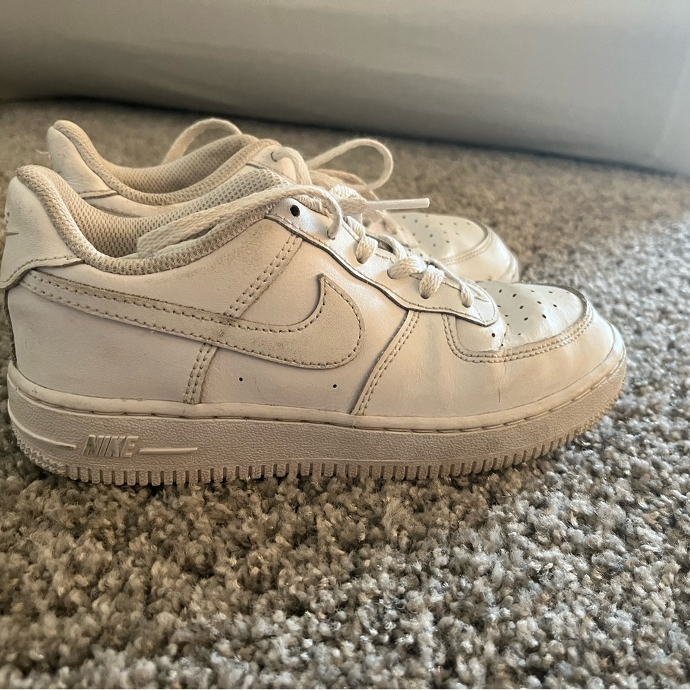 Boys Nike tennis shoes